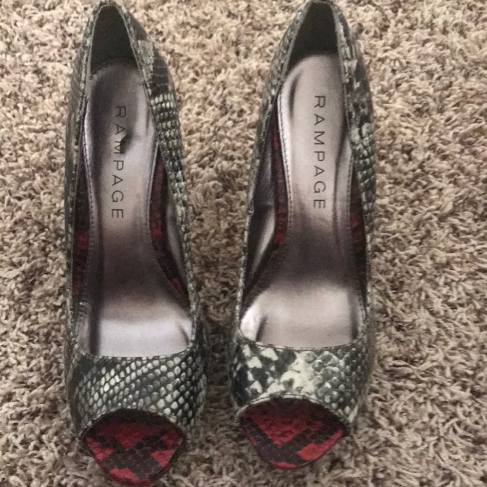 Heels - Picture 3 of 3